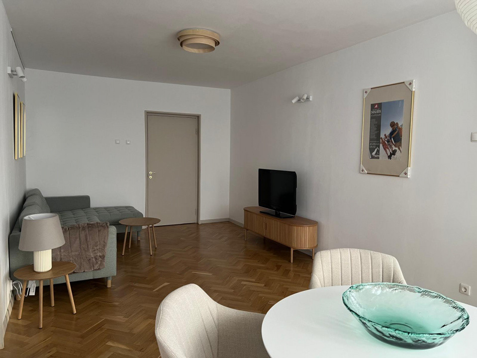 Închiriere apartament 3 camere prima închiriere după renovare designer interior