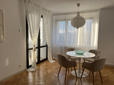 Închiriere apartament 3 camere prima închiriere după renovare designer interior