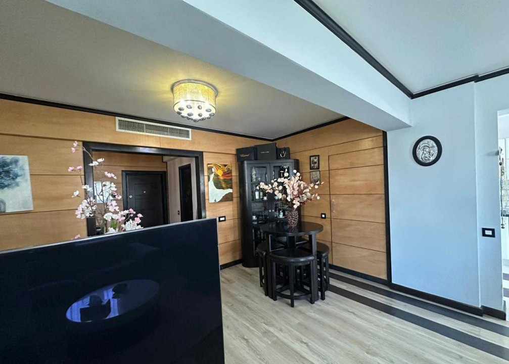 Apartament 3 camere - 145 mp  - zona - Eroii Revolutiei