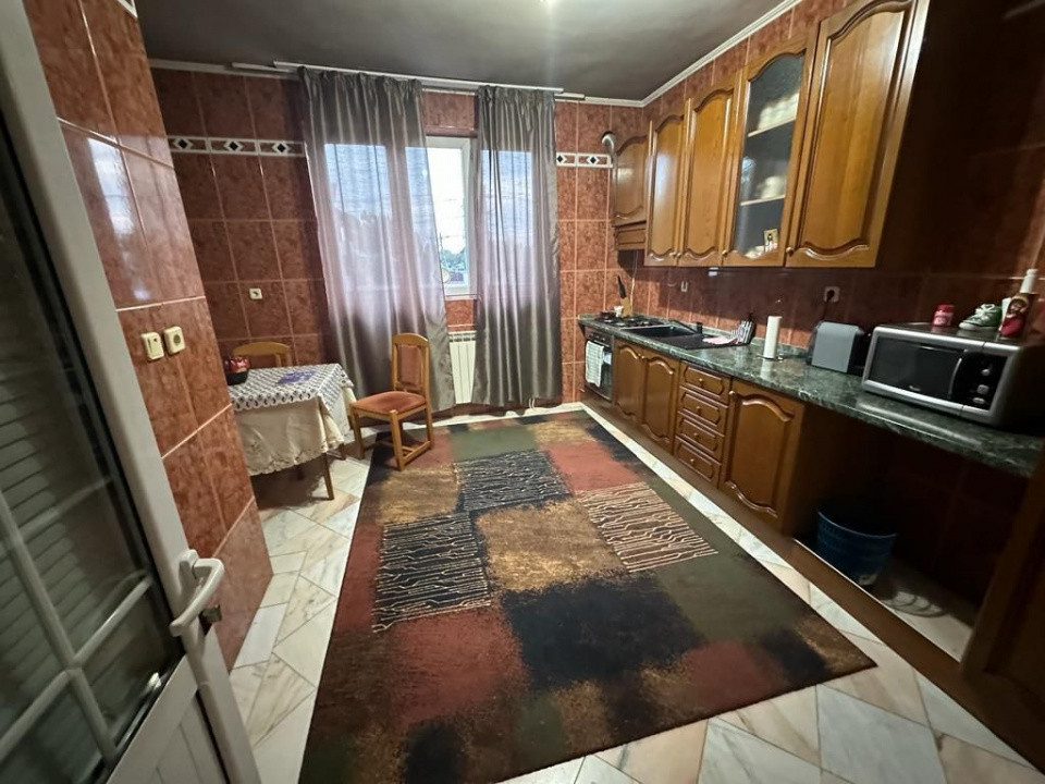De Inchiriat-VILĂ IMPRESIONANTĂ PIPERA CENTRAL – 930 MP, TEREN 1000 MP