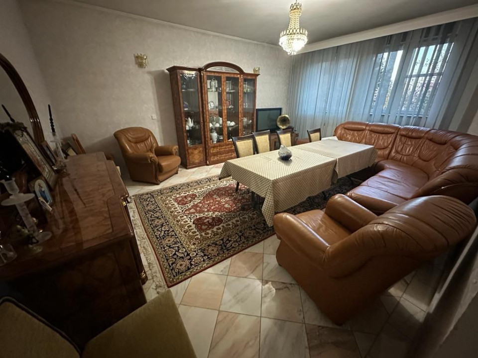 De Inchiriat-VILĂ IMPRESIONANTĂ PIPERA CENTRAL – 930 MP, TEREN 1000 MP