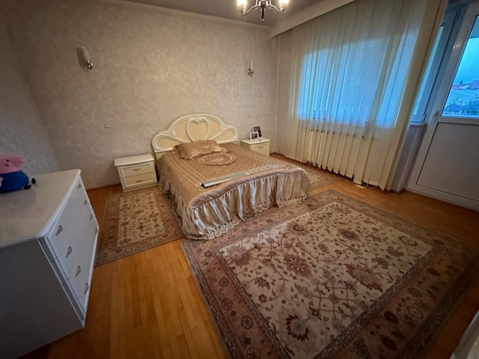 De Inchiriat-VILĂ IMPRESIONANTĂ PIPERA CENTRAL – 930 MP, TEREN 1000 MP