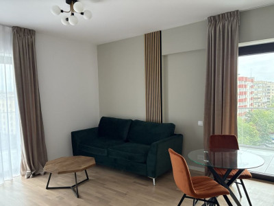 Apartament decomandat cu 2 camere, Calea 13 Septembrie cu loc de parcare inclus