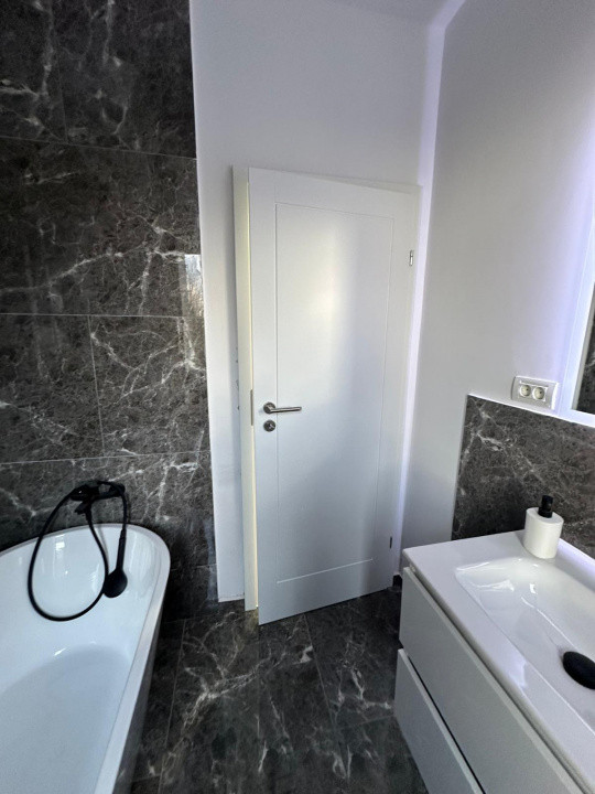 Vila modernă 3 dormitoare, dressing, balcon generos și terasă  Otopeni Central