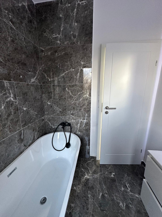 Vila modernă 3 dormitoare, dressing, balcon generos și terasă  Otopeni Central