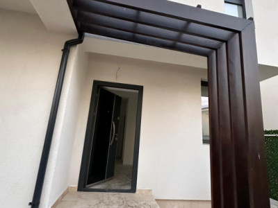 Vila modernă 3 dormitoare, dressing, balcon generos și terasă  Otopeni Central