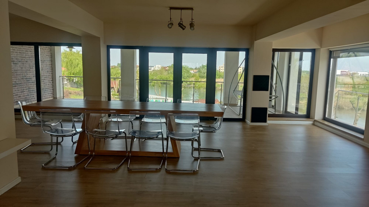 Vilă 380 mp utili  ideală grădiniță, clinică sau birouri Corbeanca