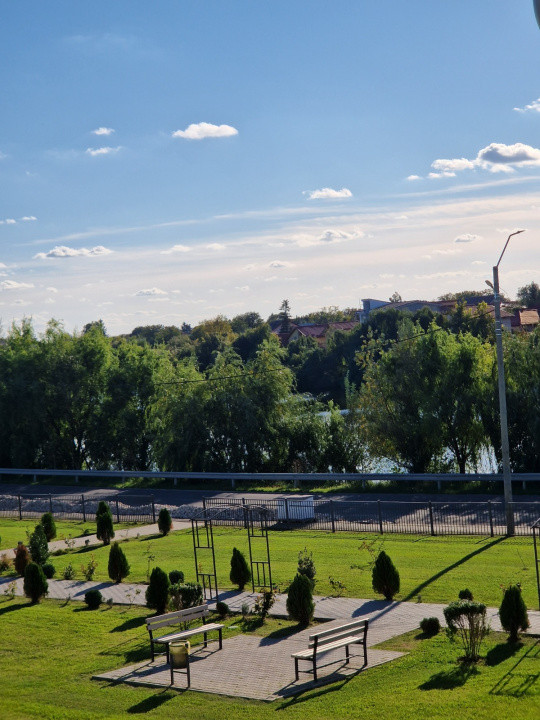 VILĂ DE ÎNCHIRIAT – Tunari, lângă parc