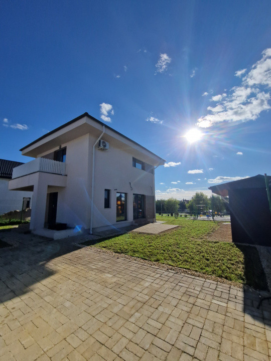 VILĂ DE ÎNCHIRIAT – Tunari, lângă parc