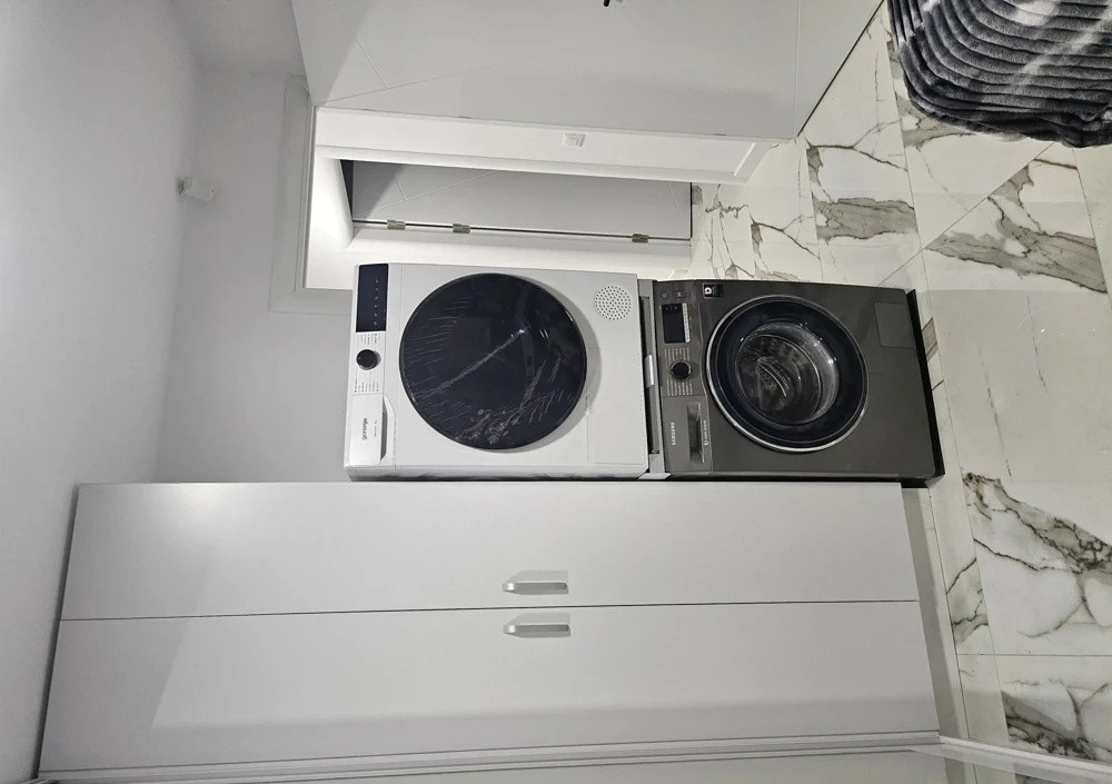 Apartament decomandat cu 3 camere  in zona Trapezului