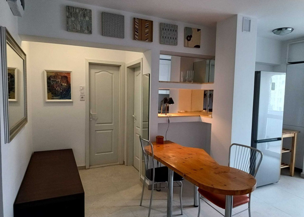 Apartament decomandat cu 2 camere  in zona Marriot Hotel