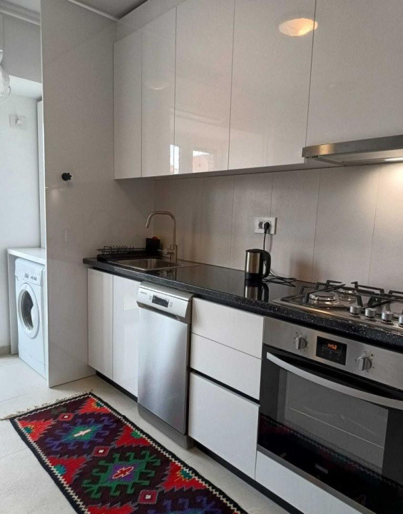 Apartament decomandat cu 2 camere  in zona Marriot Hotel