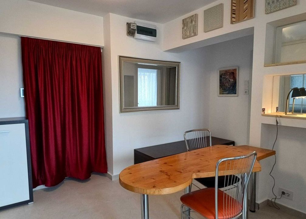 Apartament decomandat cu 2 camere  in zona Marriot Hotel