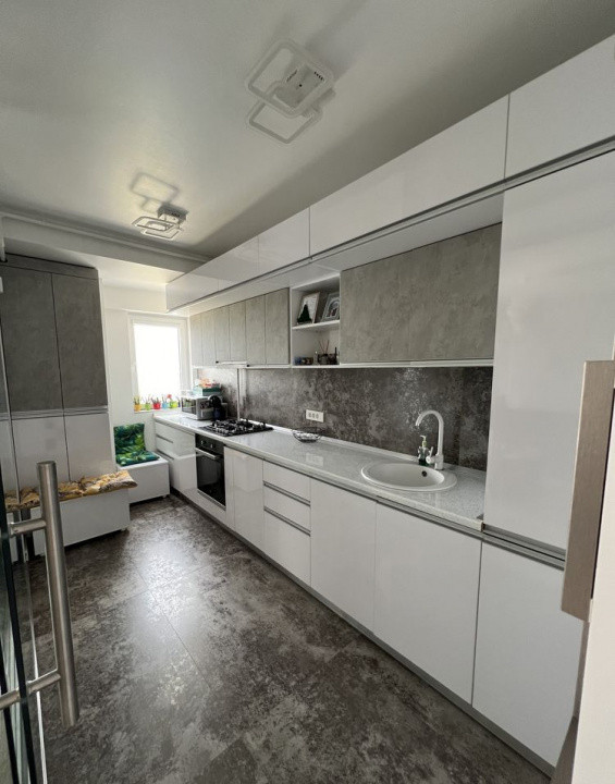 Apartament decomandat cu 3 camere  in zona Doamna Ghica cu 2 locuri de parcare