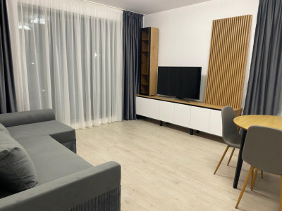 Apartament decomandat cu 2 camere  in zona Victoriei 