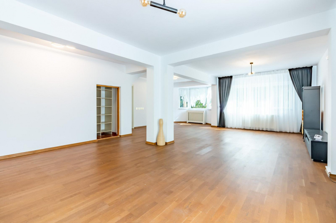 Vilă individuală Pipera 220 mp Curte 400 mp Jacuzzi 