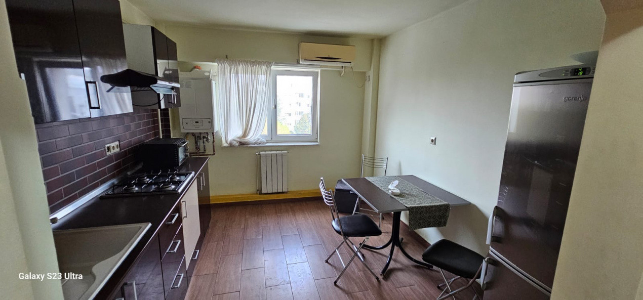 De inchiriat apartament 3 camere Bd Caramfil, pet frendly, centrala proprie