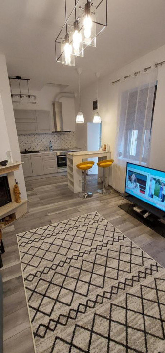 De inchiriat casa cu 2 camere in Aviatorilor-metrou