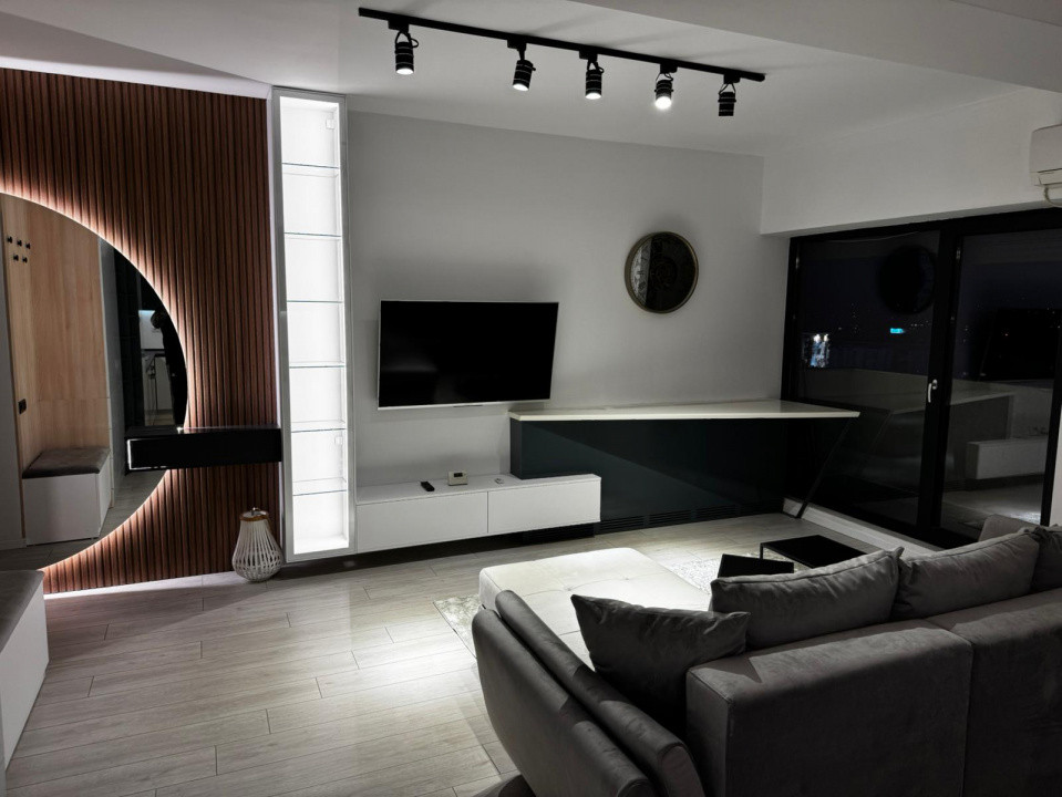 De inchiriat apartament LUX semidecomandat cu 2 camere, 2 balcoane  in Decebal 