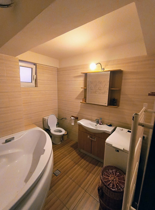 De inchiriat Apartament 3 camere , 90 mp - metrou 1 Decembrie | Trapezului 