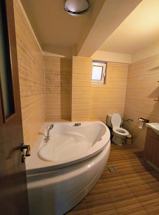 De inchiriat Apartament 3 camere , 90 mp - metrou 1 Decembrie | Trapezului 