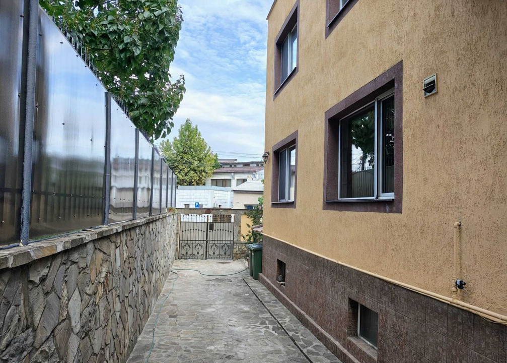 Închiriez Vilă Birou Unirii 5 Camere 2 Etaje Terase Curte Parc Carol