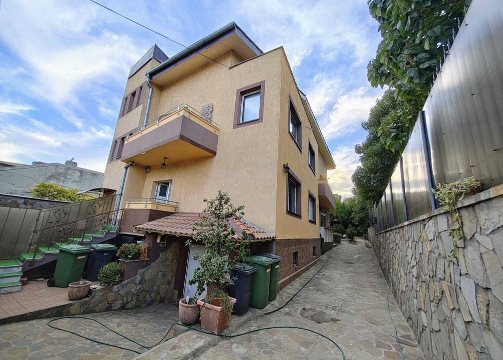 Închiriez Vilă Birou Unirii 5 Camere 2 Etaje Terase Curte Parc Carol