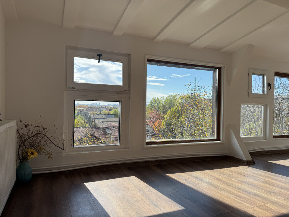 Apartament de vanzare  decomandat cu 3 camere  in  Pipera 