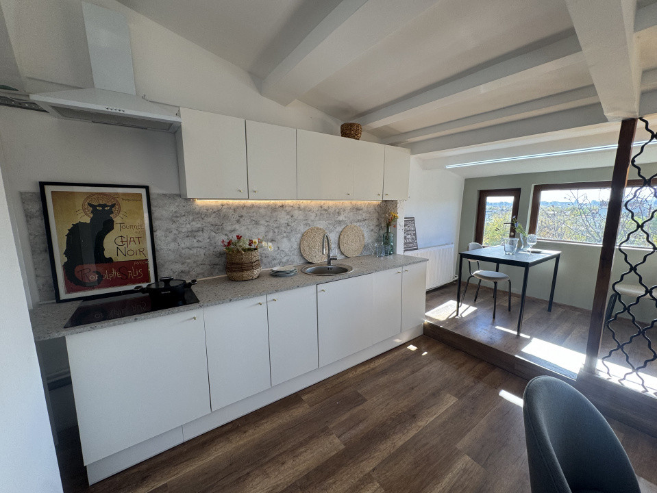 Apartament de vanzare  decomandat cu 3 camere  in  Pipera 