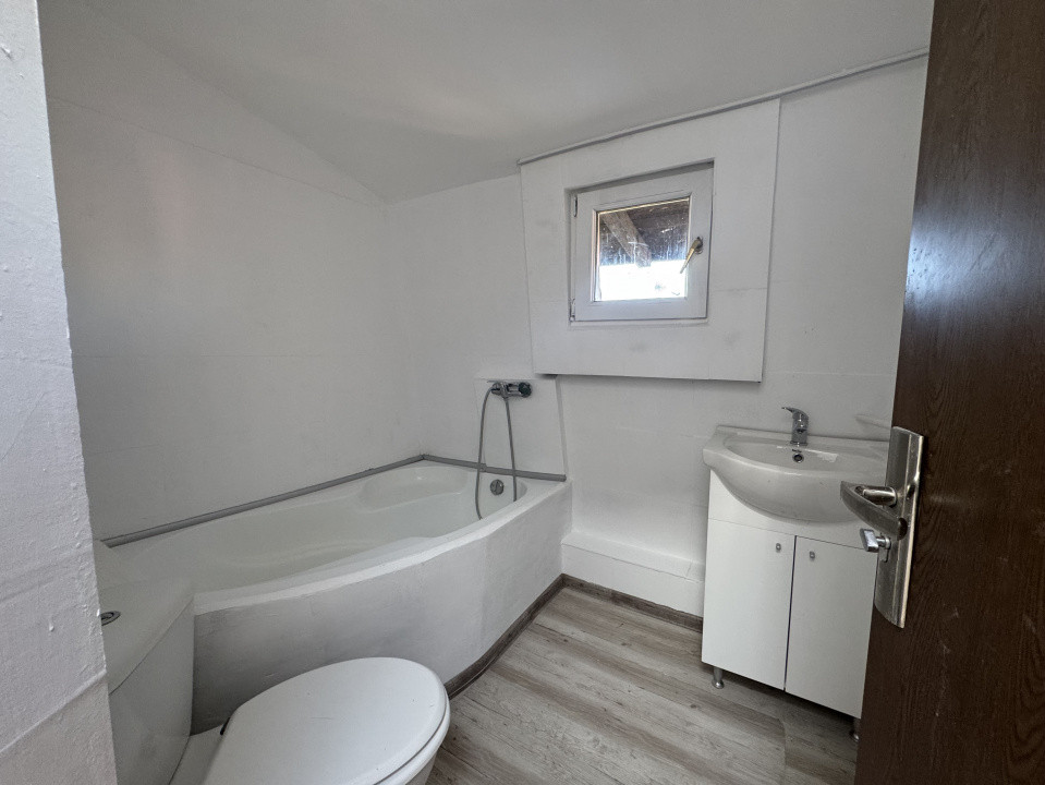 Apartament de vanzare  decomandat cu 3 camere  in  Pipera 