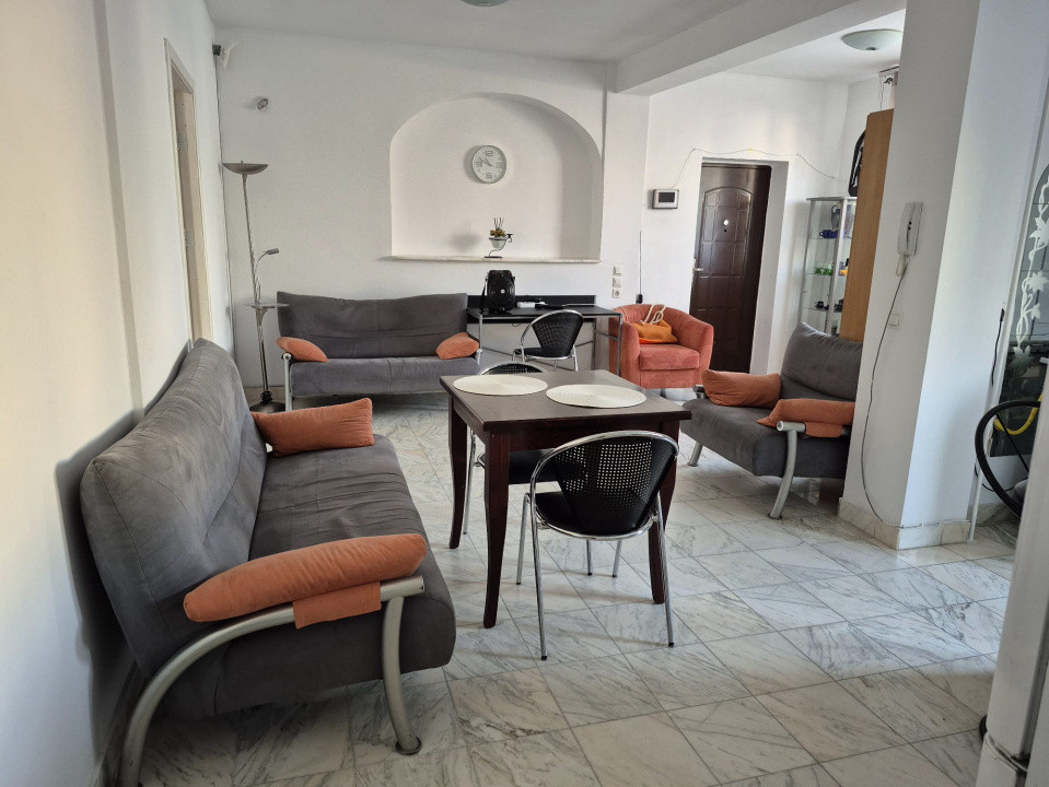 Apartament 5 Camere, 250mp, pretabi lpentru locuit cat si pentru alte activitati