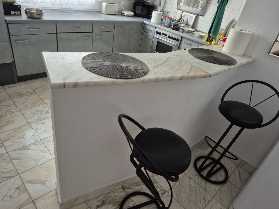 Apartament 5 Camere, 250mp, pretabi lpentru locuit cat si pentru alte activitati