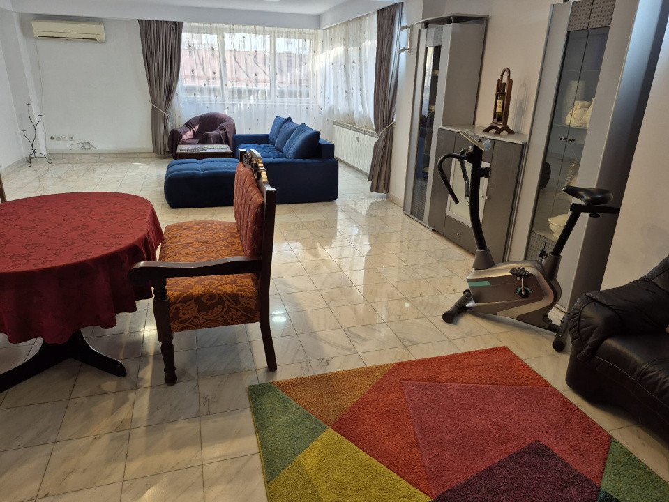 Apartament 5 Camere, 250mp, pretabi lpentru locuit cat si pentru alte activitati