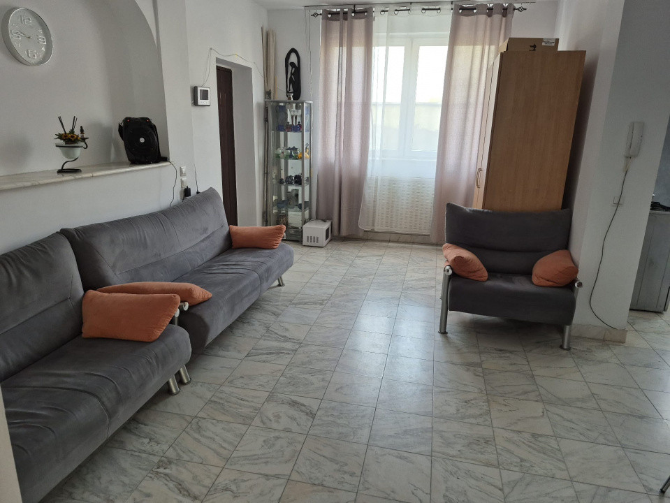 Apartament 5 Camere, 250mp, pretabi lpentru locuit cat si pentru alte activitati