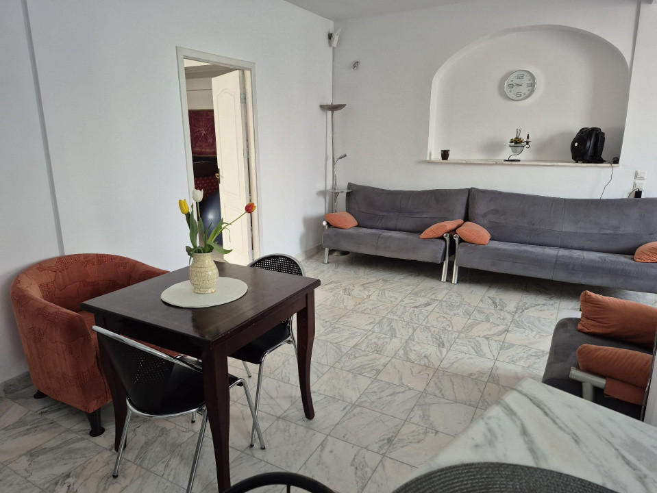 Apartament 5 Camere, 250mp, pretabi lpentru locuit cat si pentru alte activitati