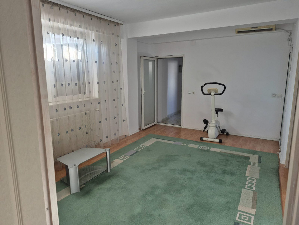 Apartament 5 Camere, 250mp, pretabi lpentru locuit cat si pentru alte activitati
