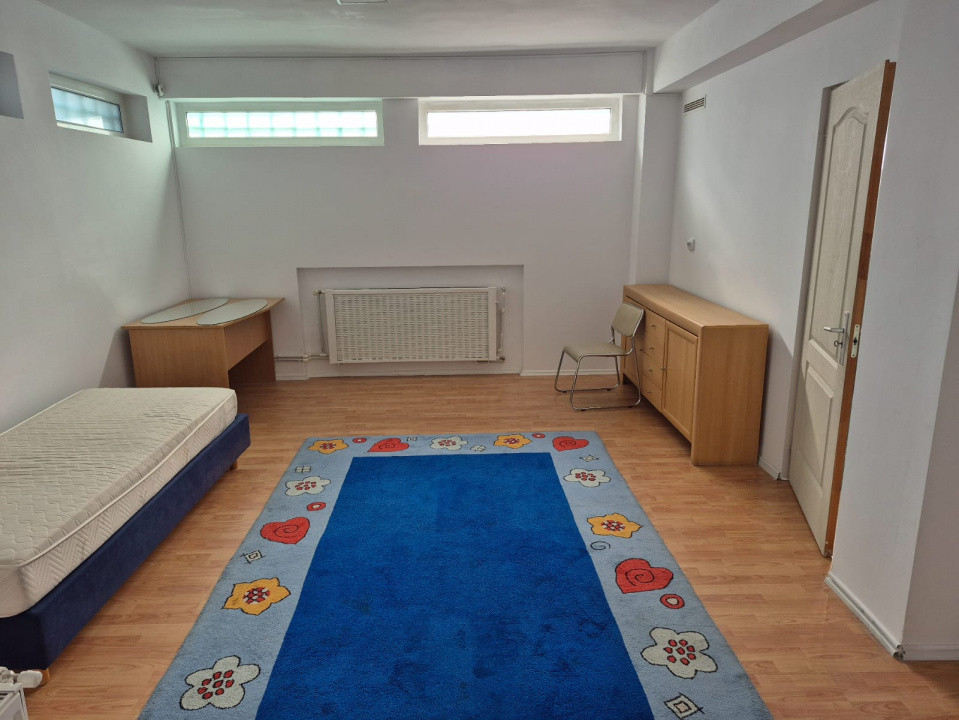 Apartament 5 Camere, 250mp, pretabi lpentru locuit cat si pentru alte activitati