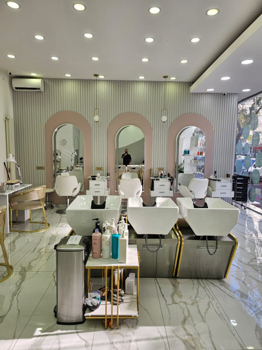 Salon de înfrumusețare - pentru activitate imediată! Zona - Piata Victoriei