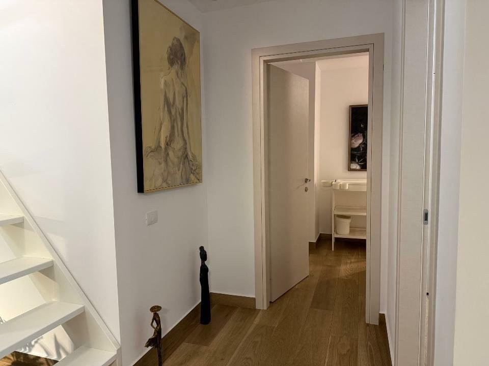 Apartament semidecomandat cu 3 camere  in  Pipera 