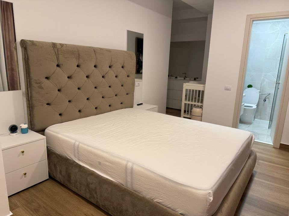 Apartament semidecomandat cu 3 camere  in  Pipera 