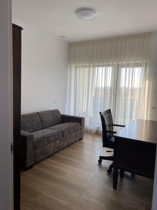 Apartament semidecomandat cu 3 camere  in  Pipera 