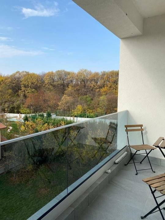 Apartament semidecomandat cu 3 camere  in  Pipera 