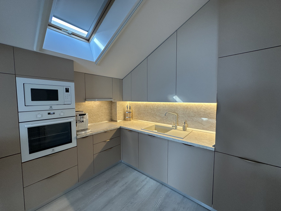 Apartament 3 camere LUX de vanzare | terasă și loc de parcare | complet mobilat 