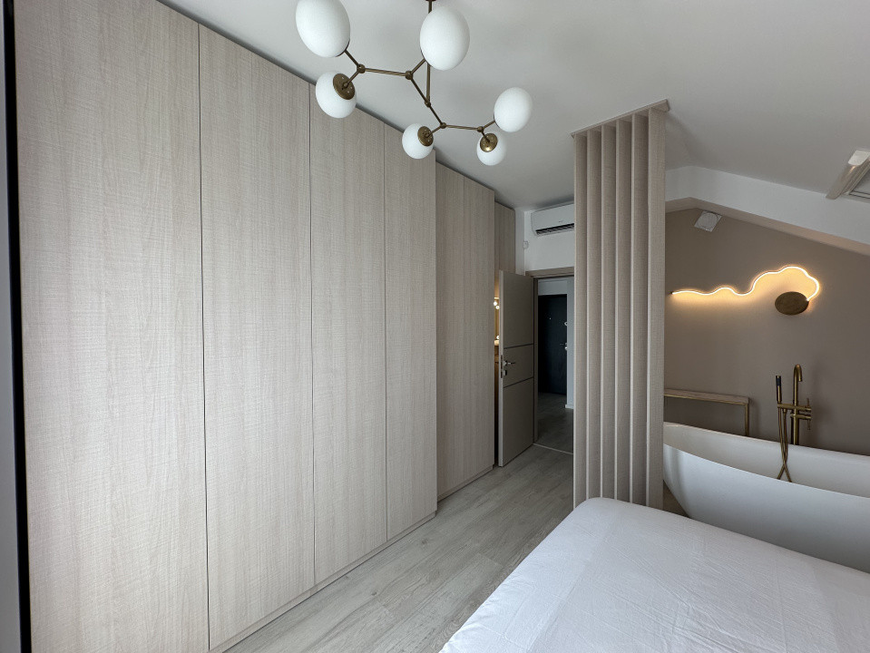 Apartament 3 camere LUX de vanzare | terasă și loc de parcare | complet mobilat 