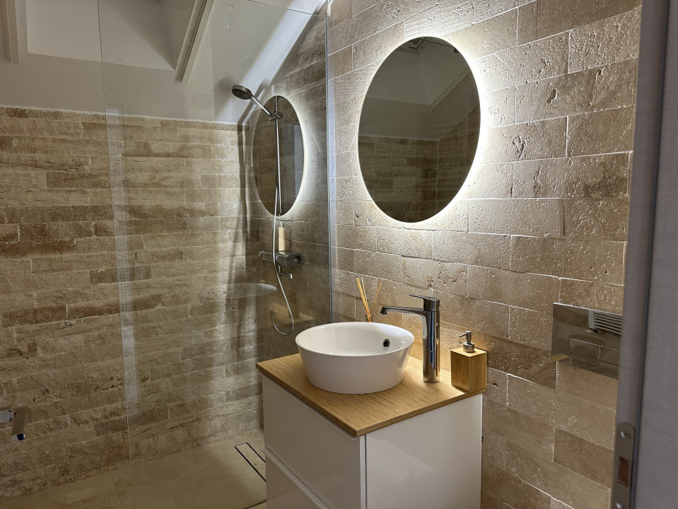 Apartament 3 camere LUX de vanzare | terasă și loc de parcare | complet mobilat 