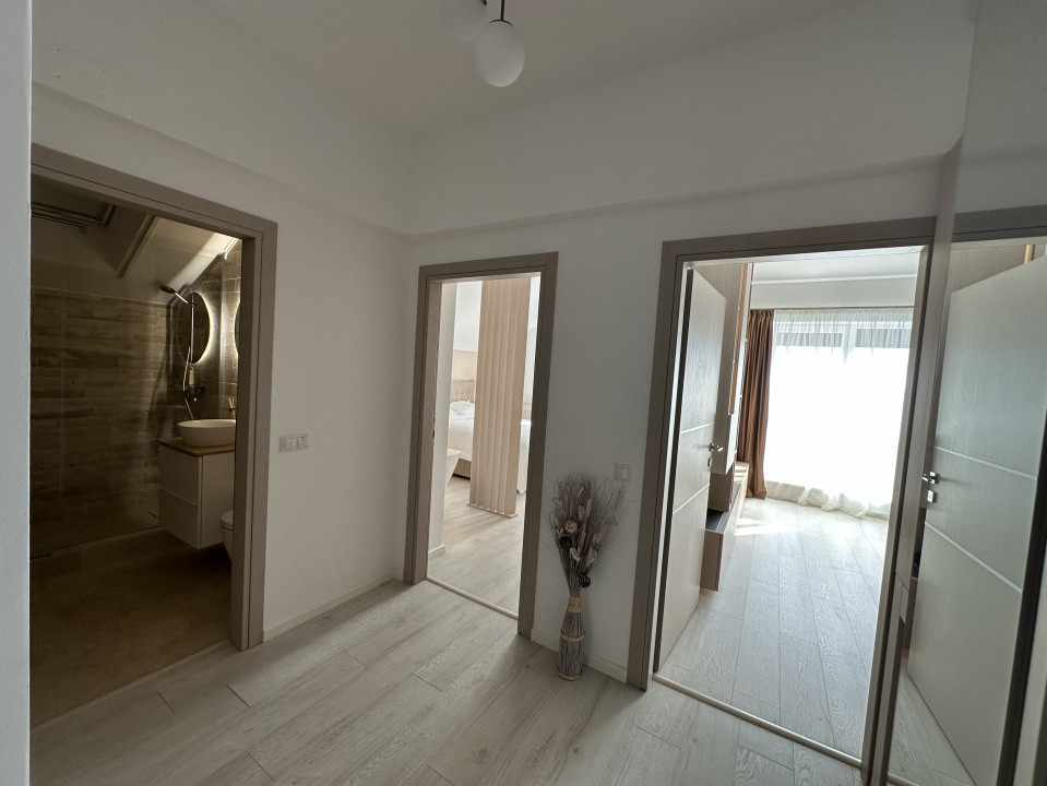 Apartament 3 camere LUX de vanzare | terasă și loc de parcare | complet mobilat 