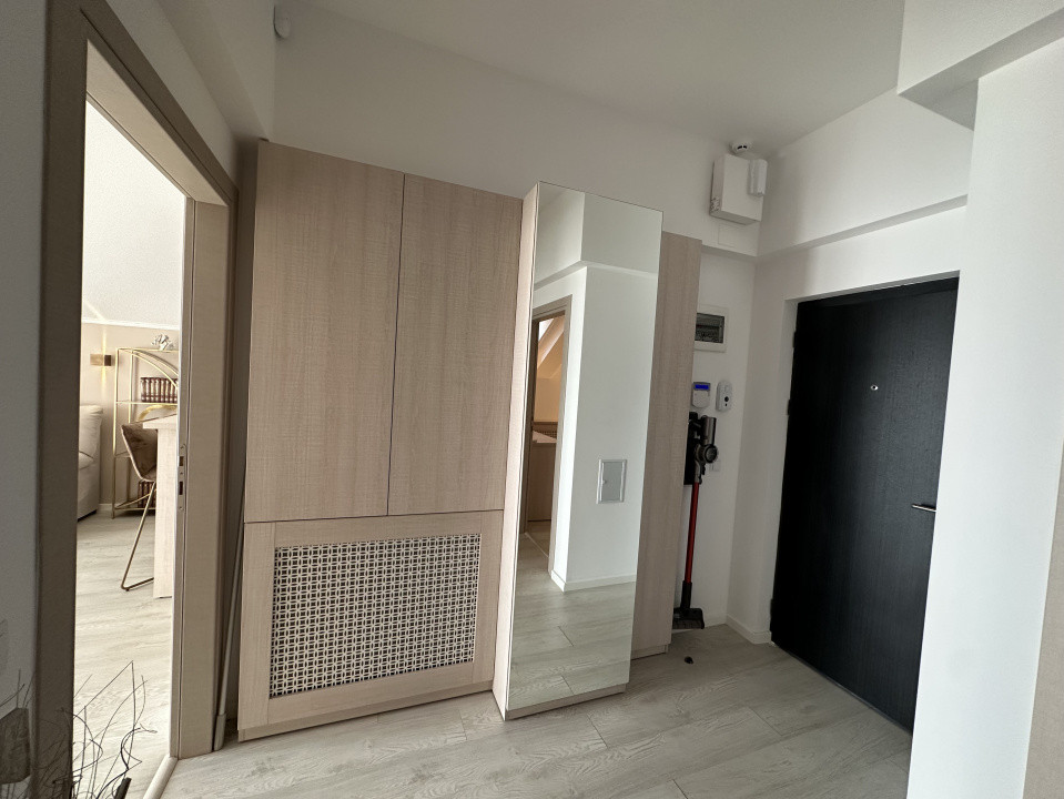 Apartament 3 camere LUX de vanzare | terasă și loc de parcare | complet mobilat 