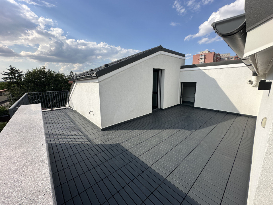 Apartament 3 camere LUX de vanzare | terasă și loc de parcare | complet mobilat 