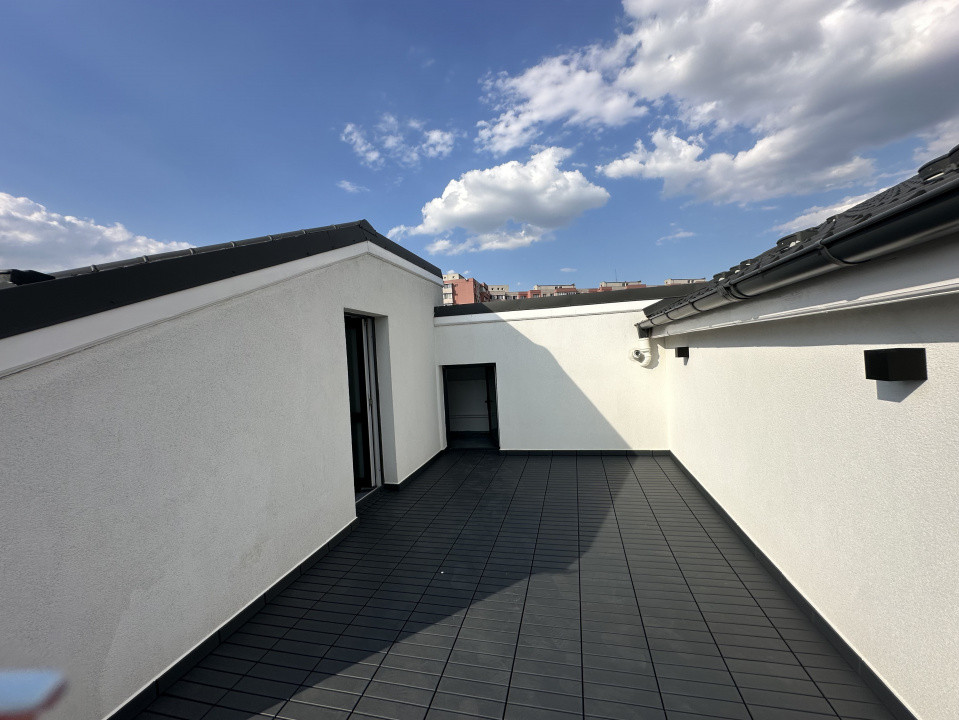 Apartament 3 camere LUX de vanzare | terasă și loc de parcare | complet mobilat 