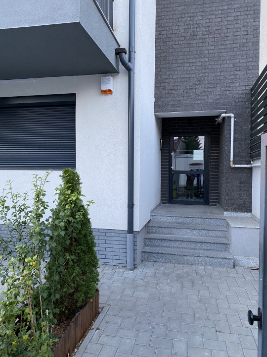 Apartament 3 camere LUX de vanzare | terasă și loc de parcare | complet mobilat 